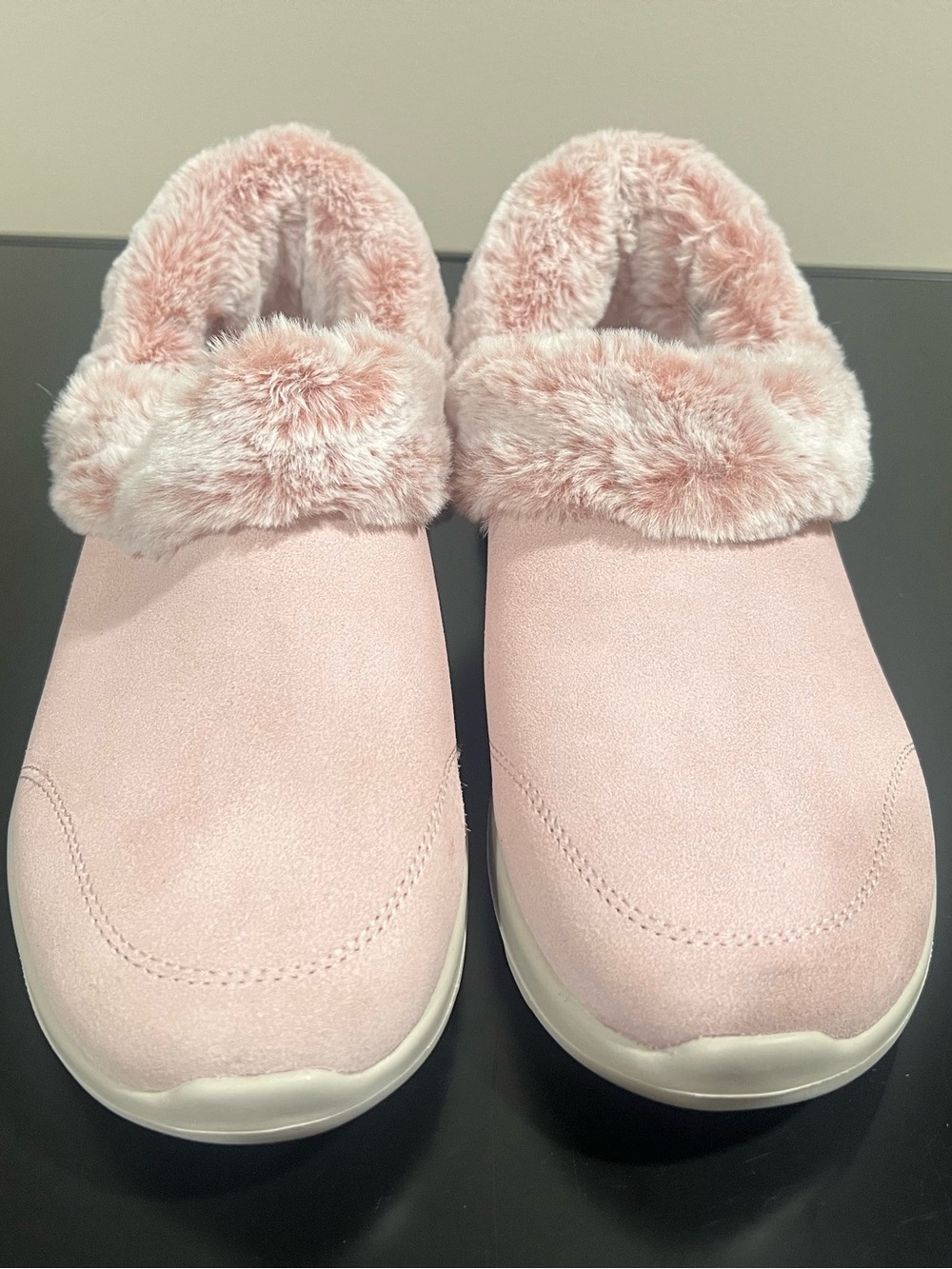 Skechers GO Lounge Pink Faux Fur Lined Slip On Shoes Women’s Size 9.5
